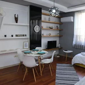 https://ergis-host-apartment.hotels-in-tirana.com